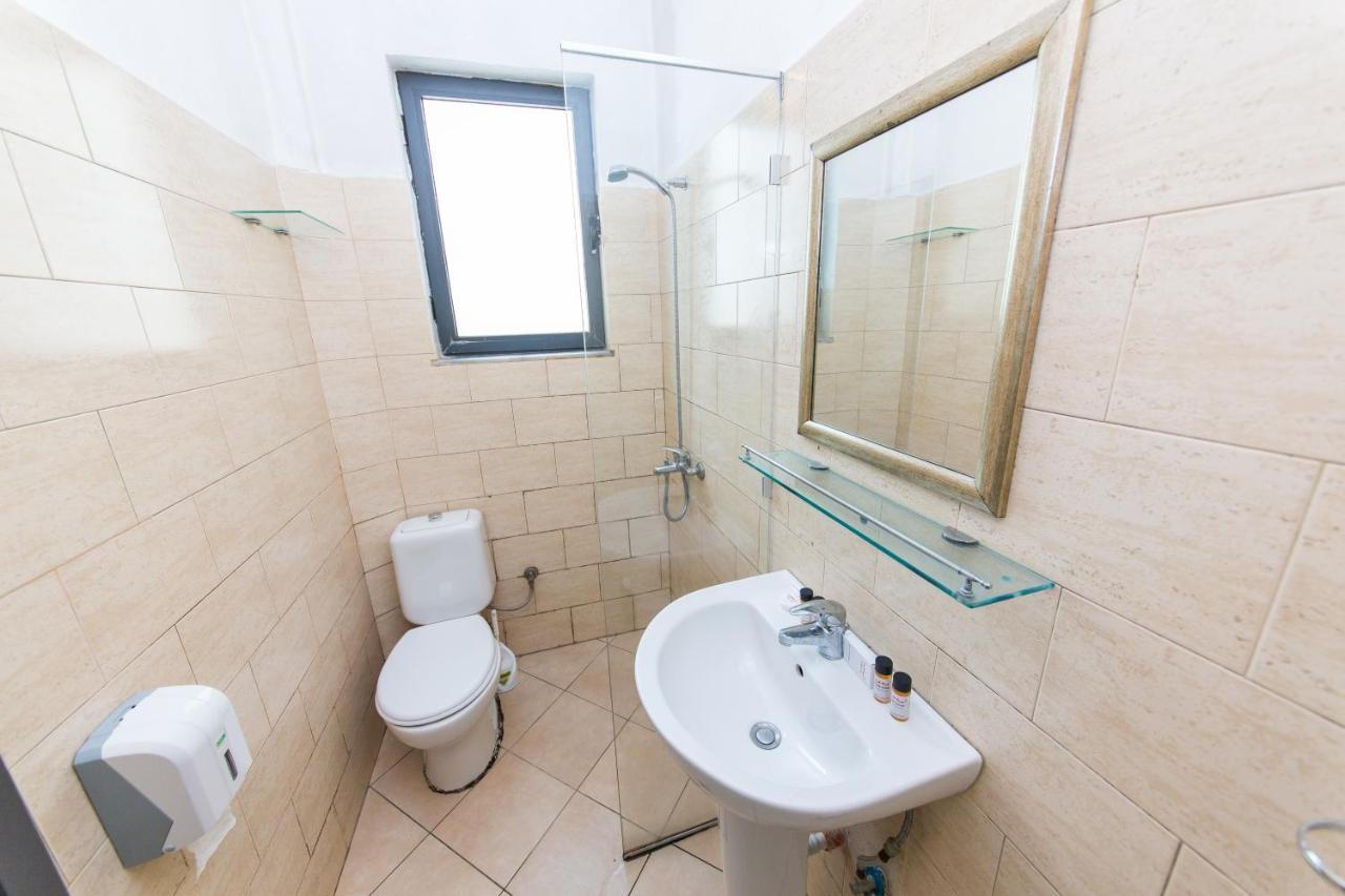 Expert Hotel Golem  Ruang foto